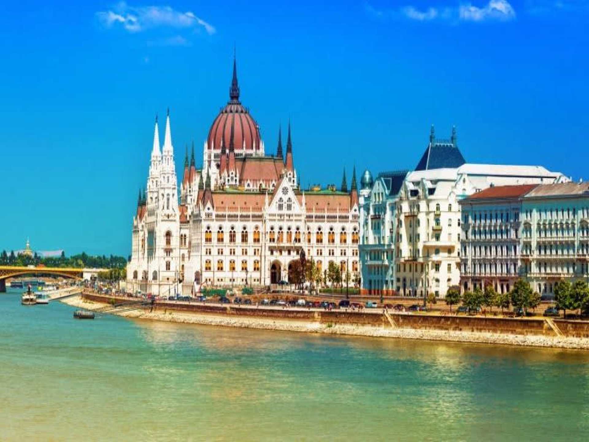 Budapest Grand City Tour & Danube River Cruise excl Pick Up