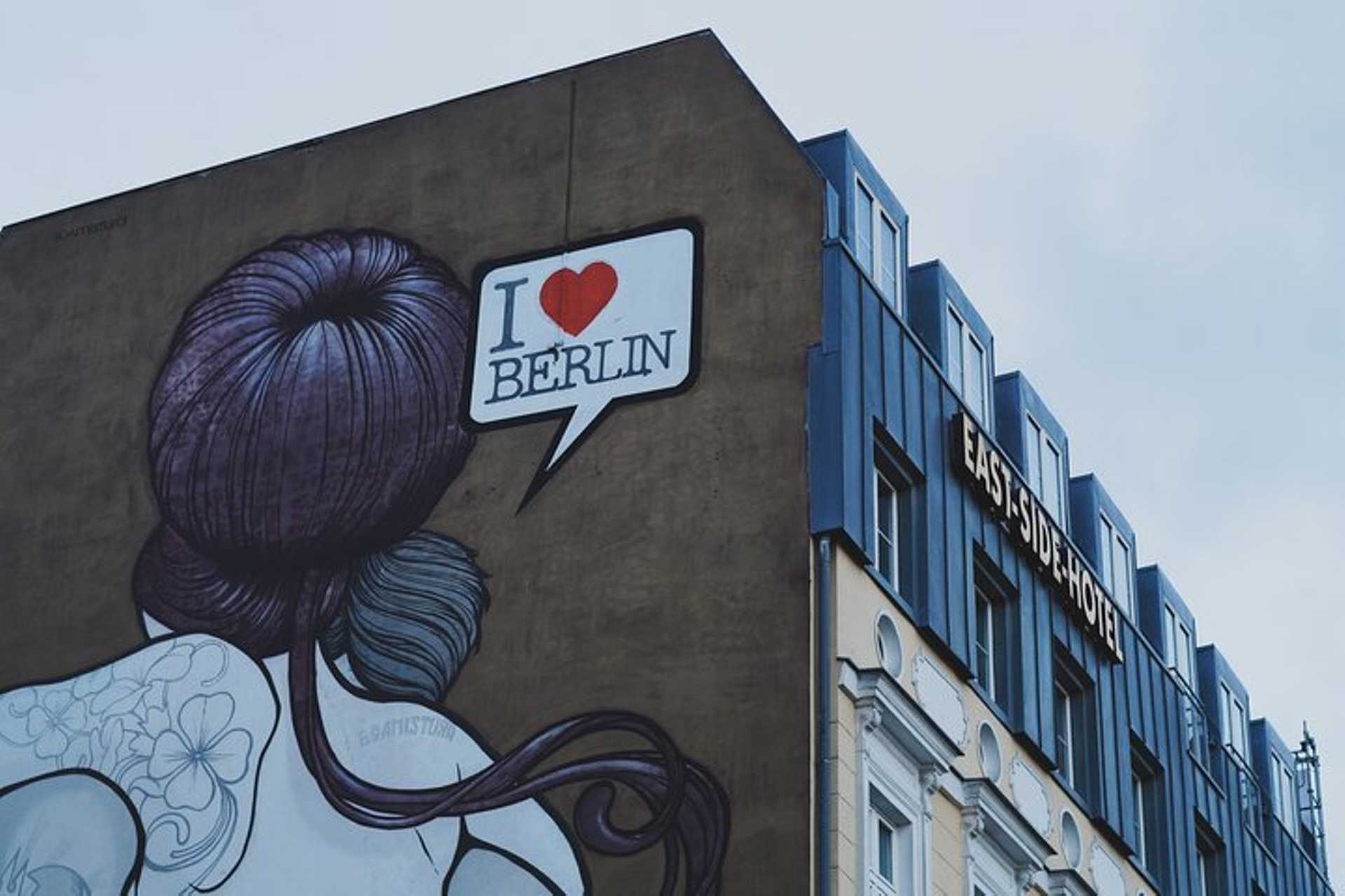 Private Berlin Street Art Tour with Graffiti, Murals and Berlin Wall