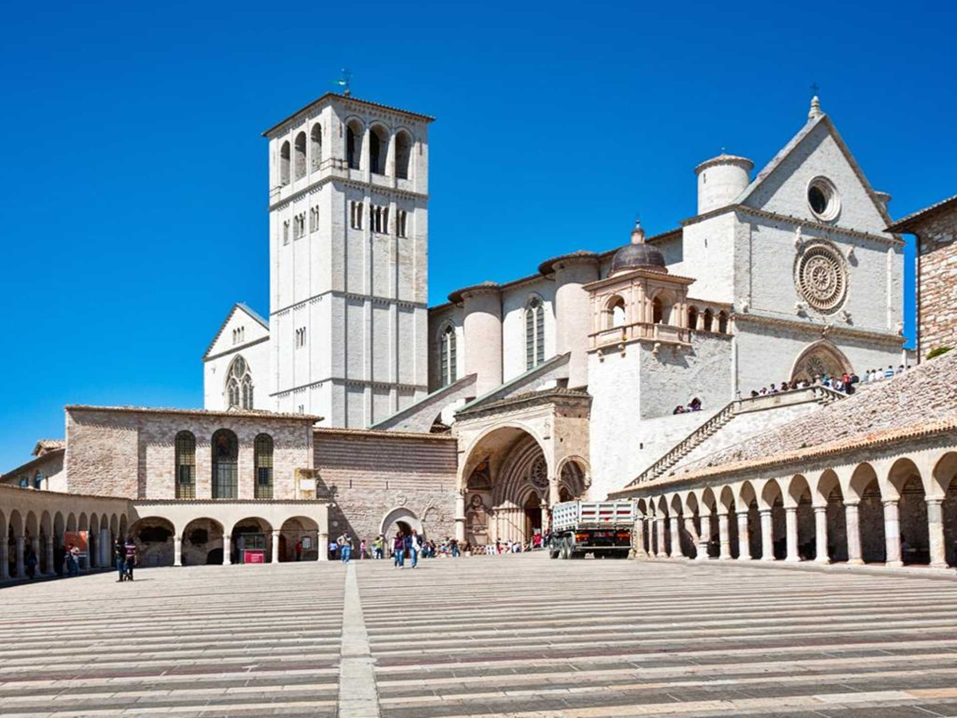 Assisi, Cortona and Passignano Sul Trasimeno Small Group Tour