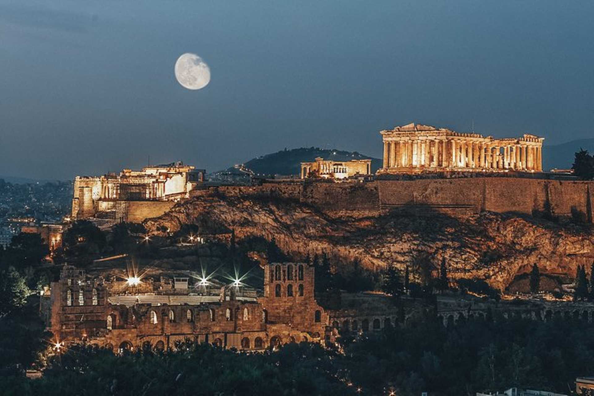 Night Photo Shoot in Athens with Private Expert