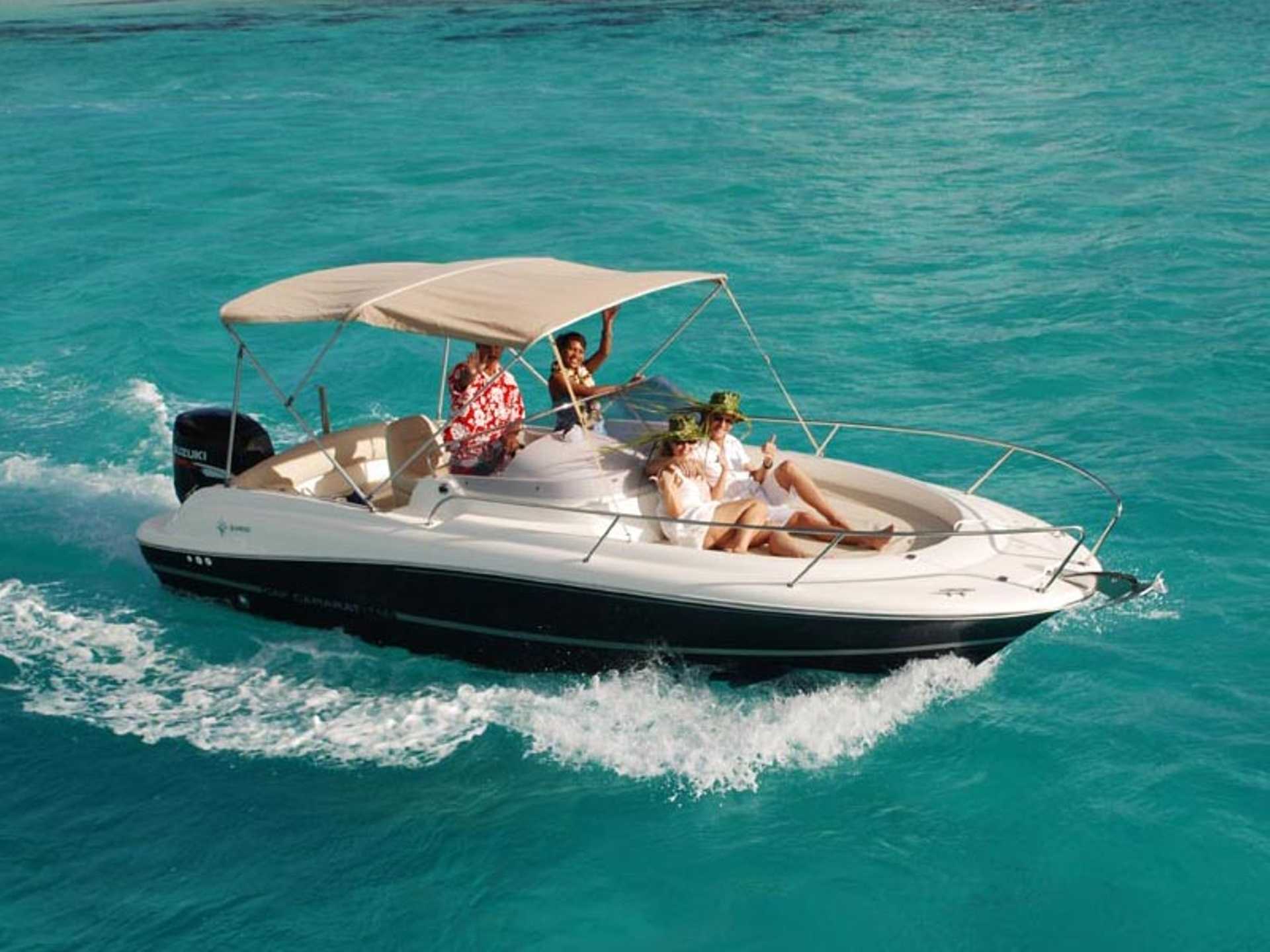 Boat Rental with Captain Cap Camarat 25ft Maximum 7 Persons and Capitain price base 2 persons