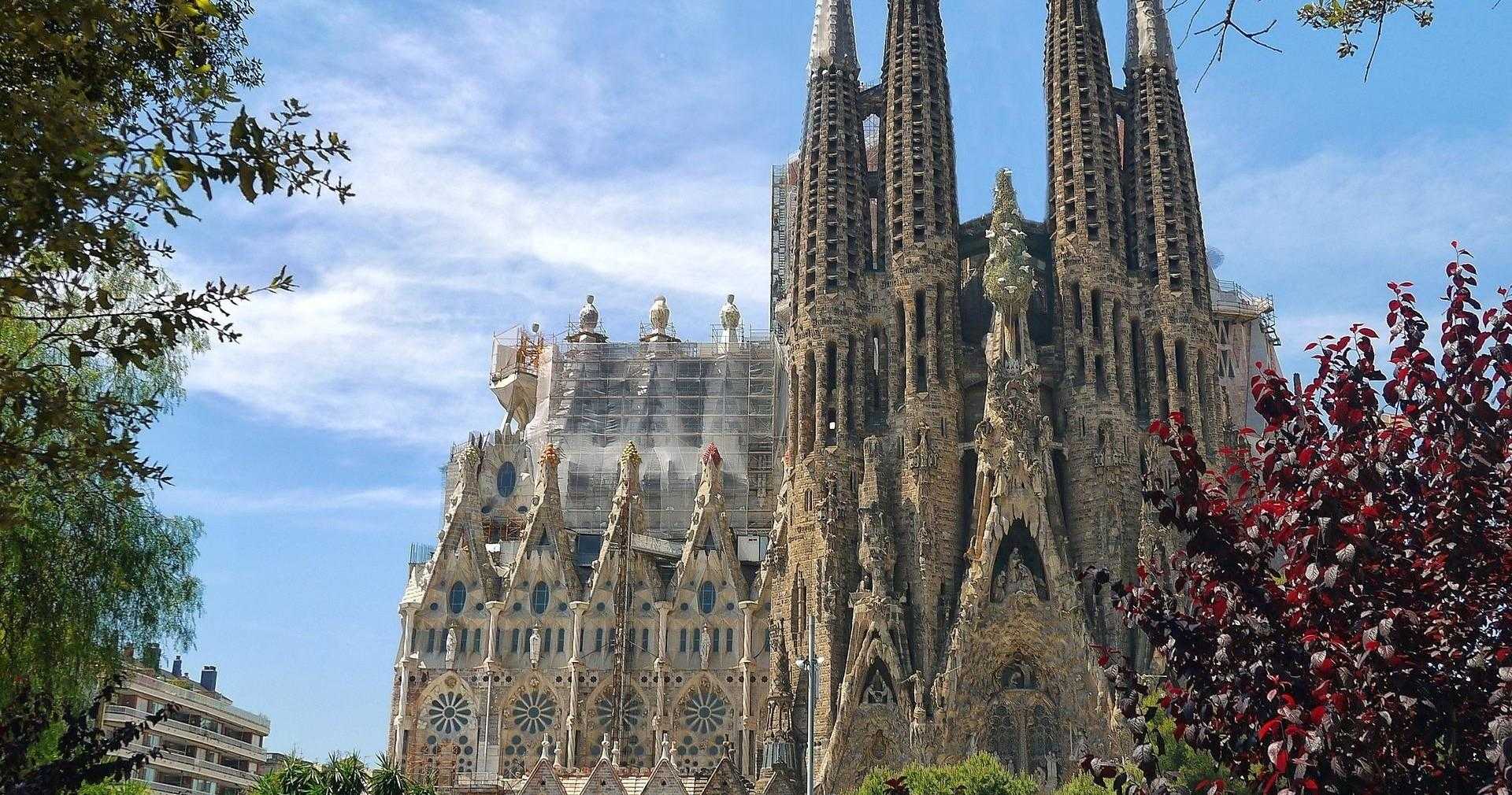 Sagrada Familia: Fast Track Guided Tour with Towers Access