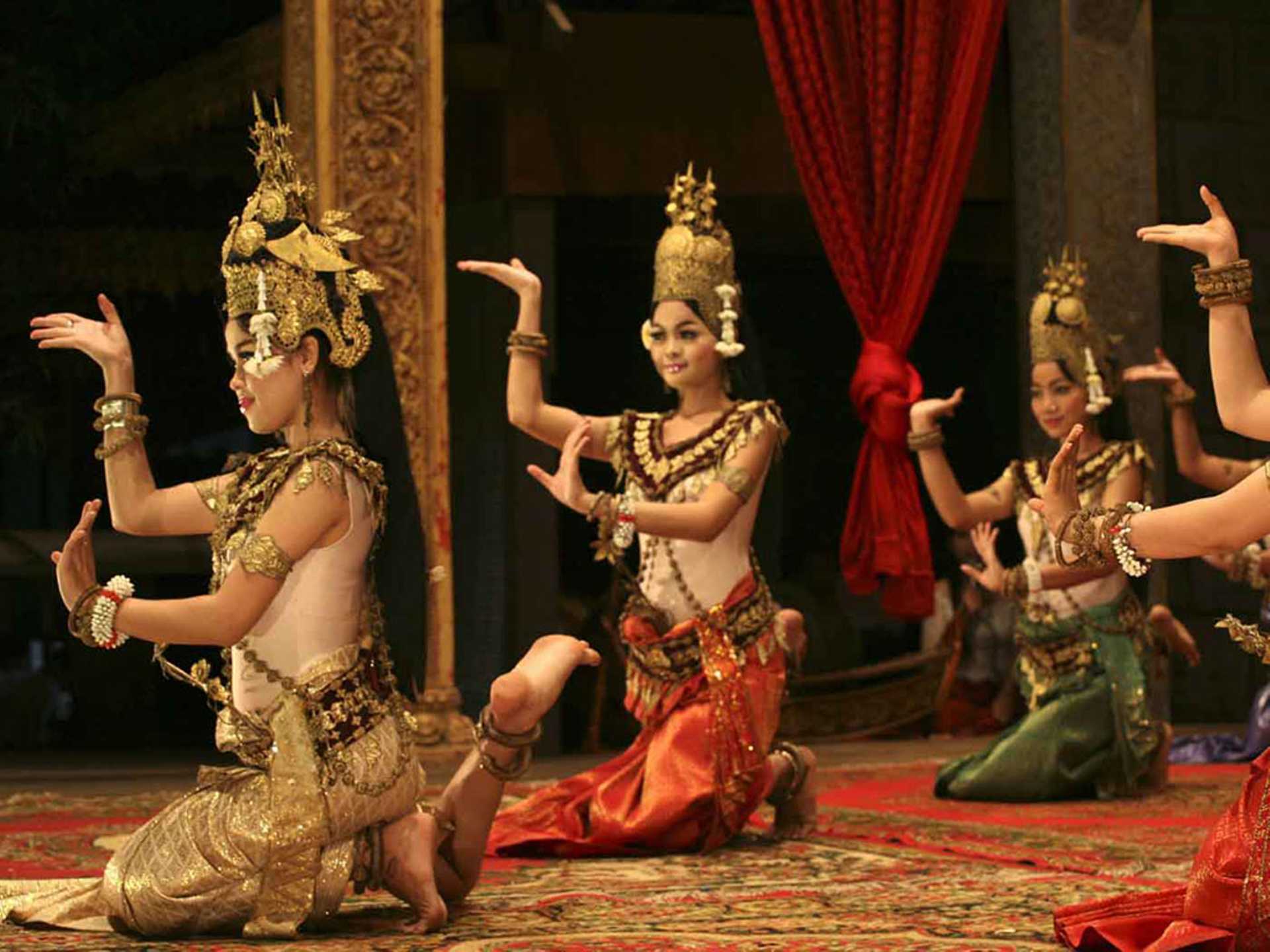Buffet Dining with Apsara Performance