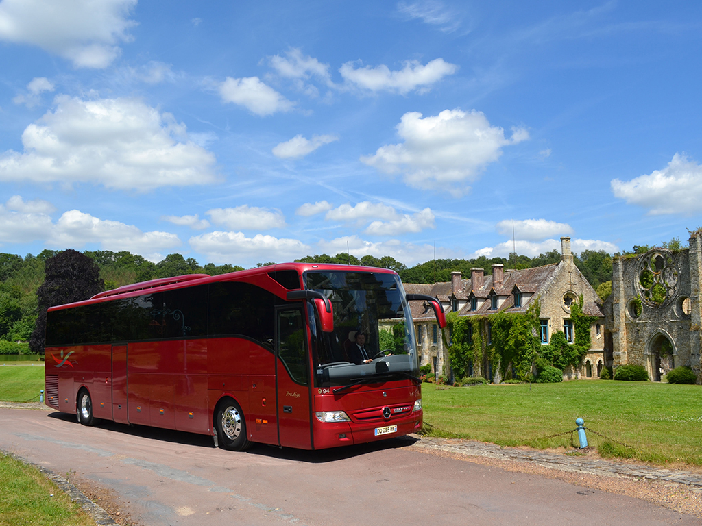 Paris to Versailles Round-Trip Shuttle Transfer by Luxury Bus - 7 hours in Versailles