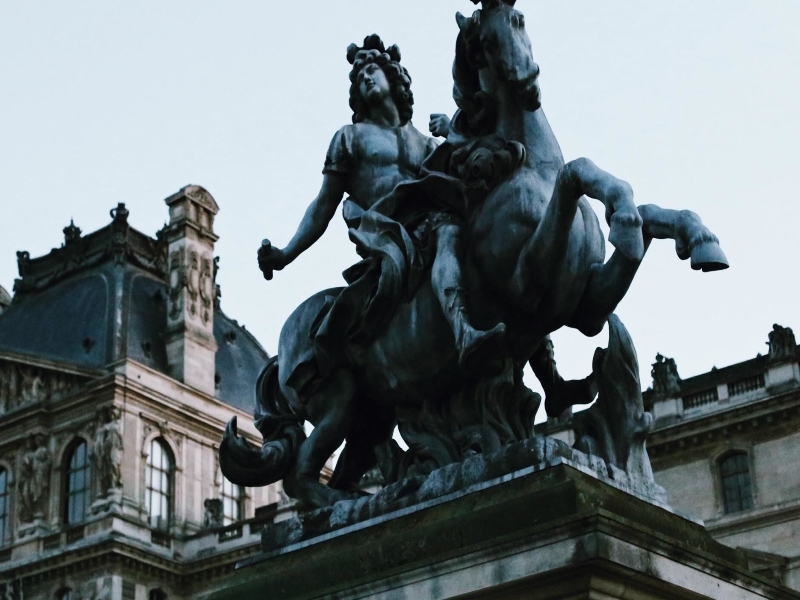 Semi Private Skip The Line Paris City Centre & Louvre Museum Combo Tour