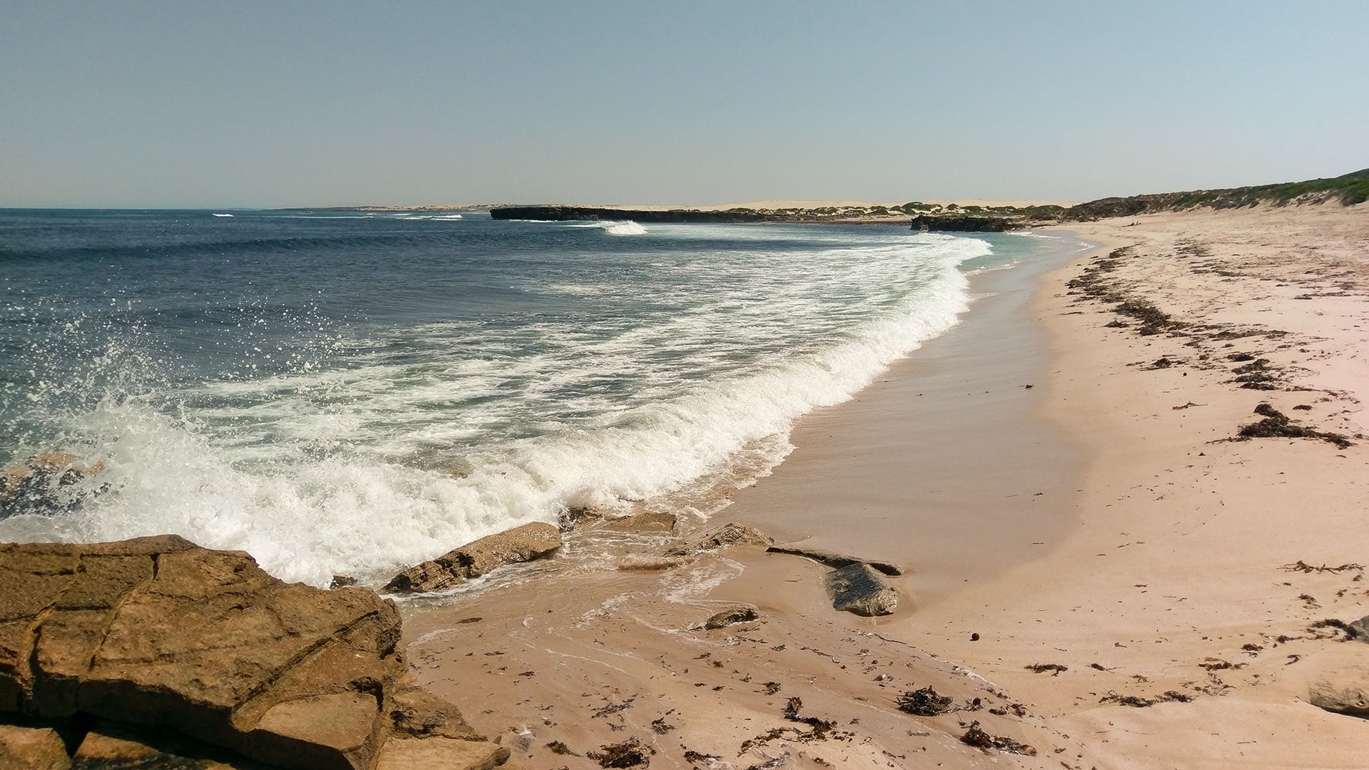 Warna Manda - Deserted Beaches and Rocky Coastlines